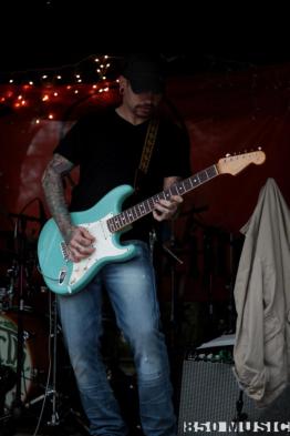 526451_572649379426679_2027325488_n